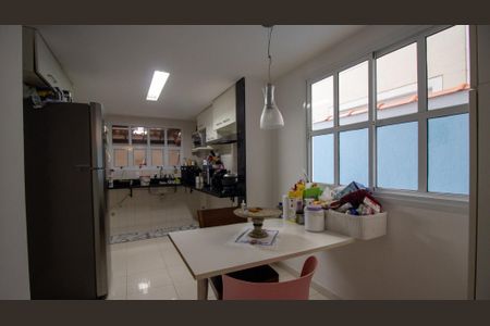 Casa de condomínio à venda com 300m², 4 quartos e 2 vagasCozinha