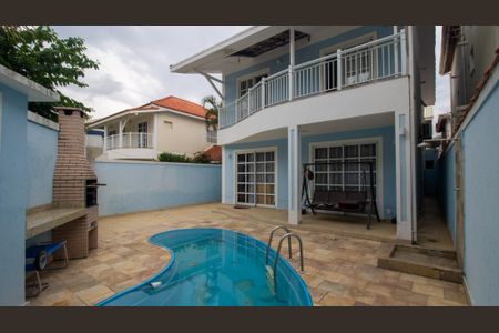 Casa de condomínio à venda com 300m², 4 quartos e 2 vagasQuintal