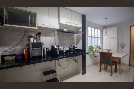 Casa de condomínio à venda com 300m², 4 quartos e 2 vagasCozinha