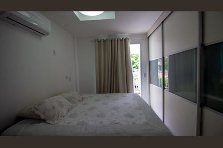 Casa de condomínio à venda com 300m², 4 quartos e 2 vagasSuíte 2