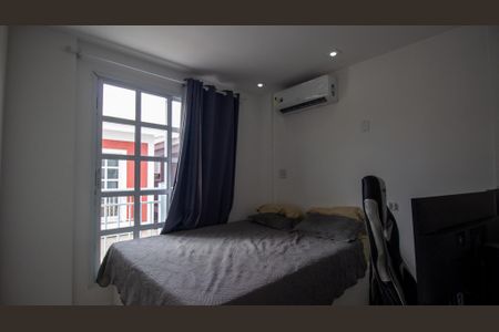 Casa de condomínio à venda com 300m², 4 quartos e 2 vagasQuarto 1