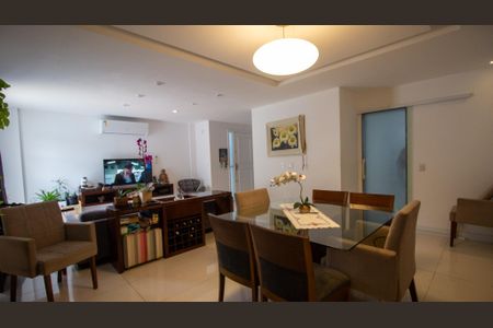 Casa de condomínio à venda com 300m², 4 quartos e 2 vagasSala