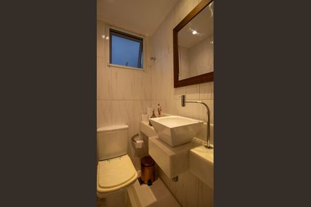 Casa de condomínio à venda com 300m², 4 quartos e 2 vagasLavabo Sala