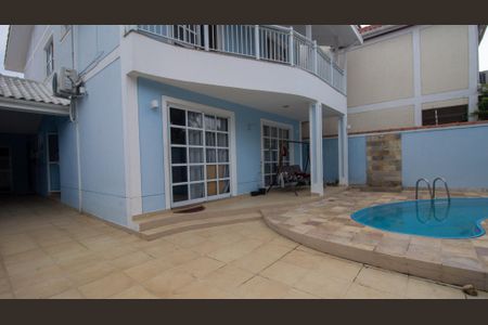 Casa de condomínio à venda com 300m², 4 quartos e 2 vagasQuintal