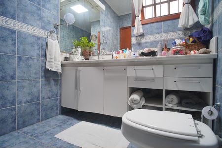 Casa à venda com 350m², 2 quartos e 5 vagasBanheiro