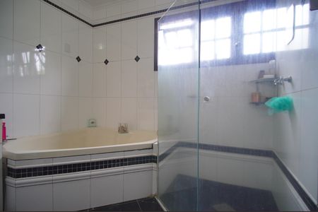 Casa à venda com 350m², 2 quartos e 5 vagasBanheiro da Suíte