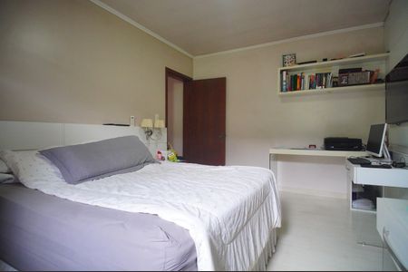 Casa à venda com 350m², 2 quartos e 5 vagasSuíte