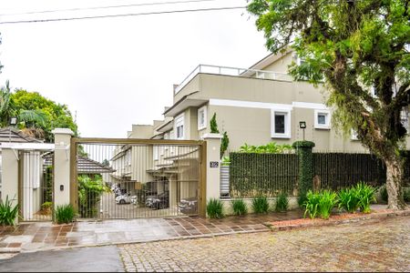 Casa de condomínio à venda com 265m², 3 quartos e 2 vagas Casa de condomínio à venda com 265m², 3 quartos e 2 vagasFachada