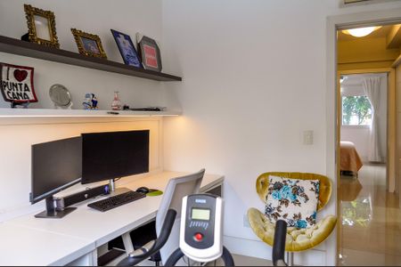 Casa de condomínio à venda com 265m², 3 quartos e 2 vagas Casa de condomínio à venda com 265m², 3 quartos e 2 vagasEscritório