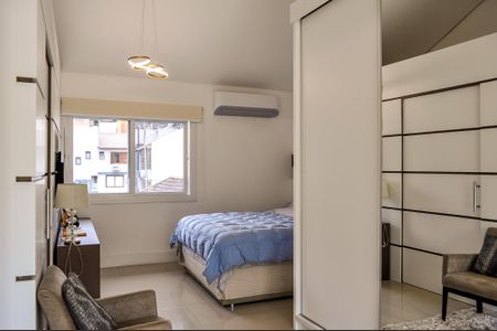 Casa de condomínio à venda com 265m², 3 quartos e 2 vagas Casa de condomínio à venda com 265m², 3 quartos e 2 vagasSuíte 2