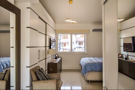 Casa de condomínio à venda com 265m², 3 quartos e 2 vagas Casa de condomínio à venda com 265m², 3 quartos e 2 vagasSuíte 2