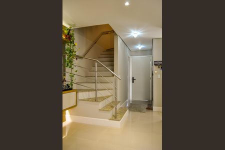 Casa de condomínio à venda com 265m², 3 quartos e 2 vagas Casa de condomínio à venda com 265m², 3 quartos e 2 vagasSala