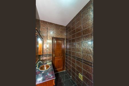 Casa à venda com 200m², 4 quartos e 2 vagasBanheiro