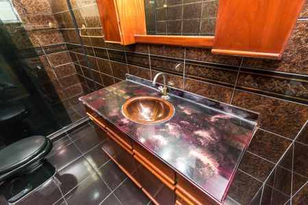 Casa à venda com 200m², 4 quartos e 2 vagasBanheiro