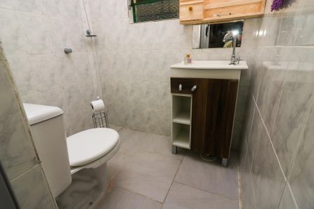 Casa à venda com 100m², 2 quartos e sem vaga Casa à venda com 100m², 2 quartos e sem vagaBanheiro Social