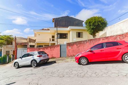 Casa à venda com 256m², 3 quartos e 2 vagas Casa à venda com 256m², 3 quartos e 2 vagasFachada