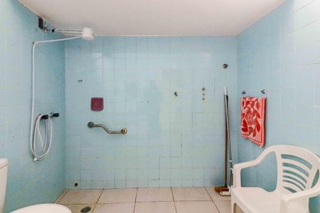 Casa à venda com 256m², 3 quartos e 2 vagas Casa à venda com 256m², 3 quartos e 2 vagasBanheiro