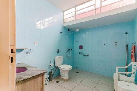 Casa à venda com 256m², 3 quartos e 2 vagas Casa à venda com 256m², 3 quartos e 2 vagasBanheiro