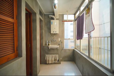 Apartamento à venda com 98m², 3 quartos e 1 vagaÁrea de Serviço