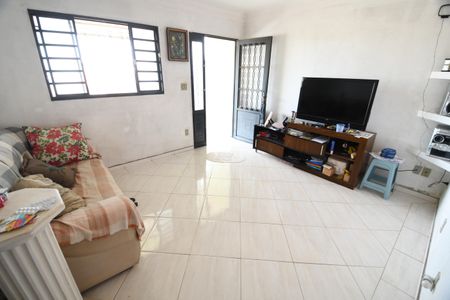 Casa à venda com 80m², 2 quartos e 7 vagasSala