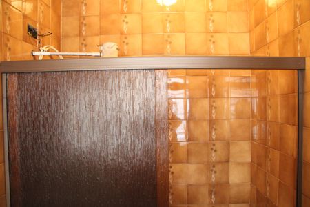 Casa à venda com 285m², 4 quartos e 3 vagasBanheiro da Suíte Casa 2