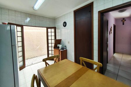 Casa à venda com 350m², 4 quartos e 2 vagas Casa à venda com 350m², 4 quartos e 2 vagasCopa
