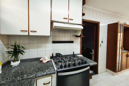 Casa à venda com 350m², 4 quartos e 2 vagas Casa à venda com 350m², 4 quartos e 2 vagasCozinha