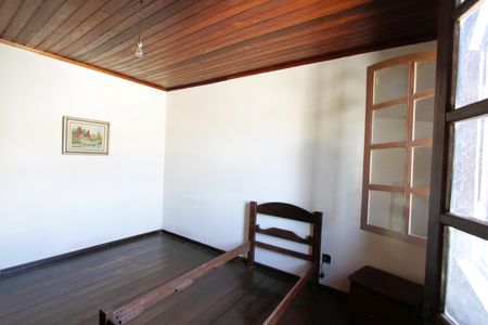 Casa à venda com 360m², 4 quartos e 3 vagasquarto 2