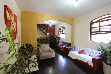 Casa à venda com 360m², 4 quartos e 3 vagasSala