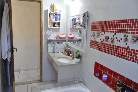 Casa à venda com 165m², 3 quartos e 1 vagaBanheiro