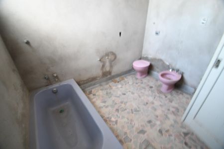 Casa à venda com 285m², 4 quartos e 3 vagasBanheiro Suíte 2