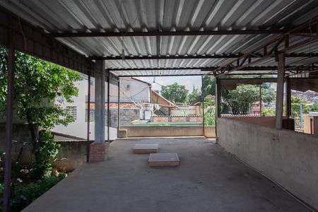 Casa à venda com 360m², 3 quartos e 1 vaga Casa à venda com 360m², 3 quartos e 1 vagaTerraço