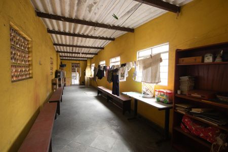 Casa à venda com 255m², 4 quartos e 2 vagas Casa à venda com 255m², 4 quartos e 2 vagasSalão