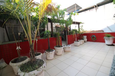 Casa à venda com 240m², 5 quartos e 3 vagasTerraço