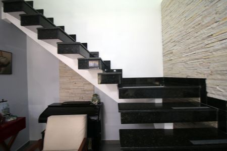 Casa à venda com 240m², 5 quartos e 3 vagasSala - Escada