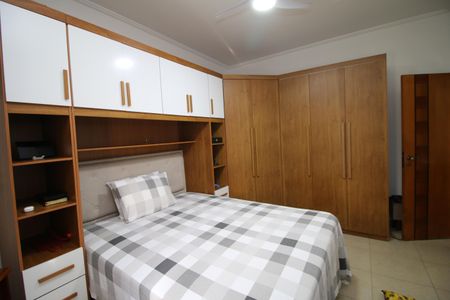 Casa à venda com 240m², 5 quartos e 3 vagasQuarto 2 - Suíte