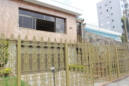 Casa à venda com 285m², 4 quartos e 6 vagasFachada