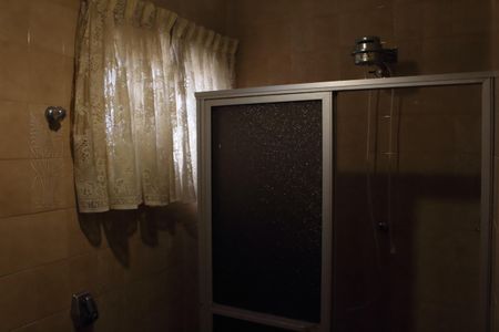 Casa à venda com 285m², 4 quartos e 6 vagasBanheiro da Suíte 2