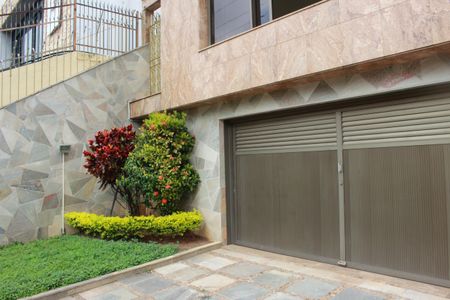 Casa à venda com 285m², 4 quartos e 6 vagasGaragem