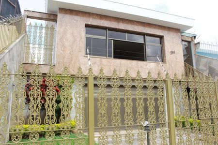 Casa à venda com 285m², 4 quartos e 6 vagasFachada