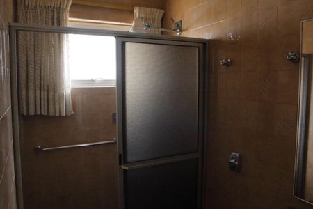 Casa à venda com 285m², 4 quartos e 6 vagasBanheiro da Suíte 1