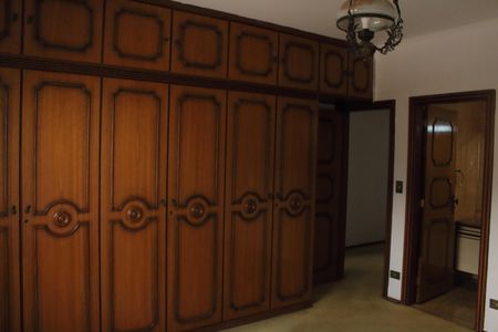 Casa à venda com 285m², 4 quartos e 6 vagasSuíte 2