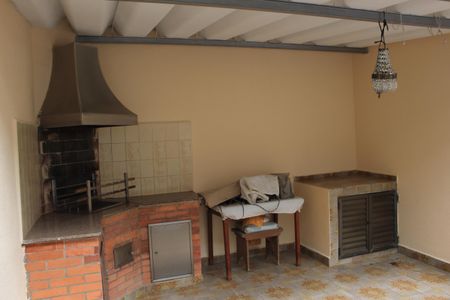 Casa à venda com 285m², 4 quartos e 6 vagasChurrasqueira