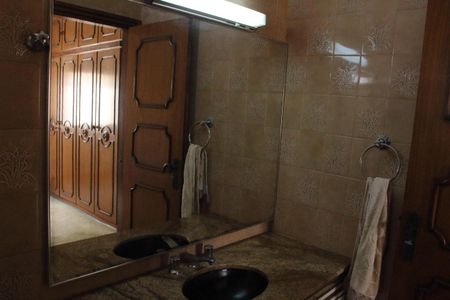 Casa à venda com 285m², 4 quartos e 6 vagasBanheiro da Suíte 1