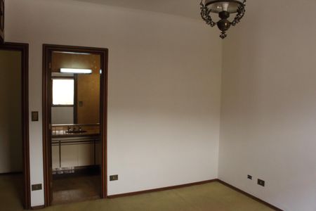 Casa à venda com 285m², 4 quartos e 6 vagasSuíte 2