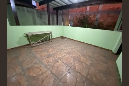 Casa à venda com 200m², 2 quartos e sem vaga Casa à venda com 200m², 2 quartos e sem vagaTerraço