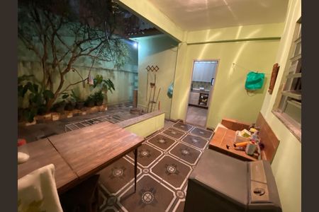Casa à venda com 200m², 2 quartos e sem vaga Casa à venda com 200m², 2 quartos e sem vagaÁrea de Serviço - Quintal Fundos