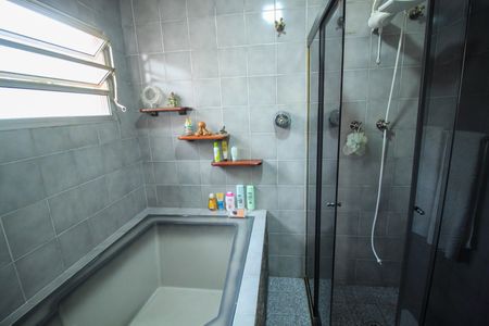 Casa à venda com 121m², 2 quartos e 1 vagaBanheiro