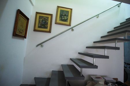 Casa à venda com 121m², 2 quartos e 1 vagaEscada