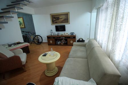 Casa à venda com 121m², 2 quartos e 1 vagaSala